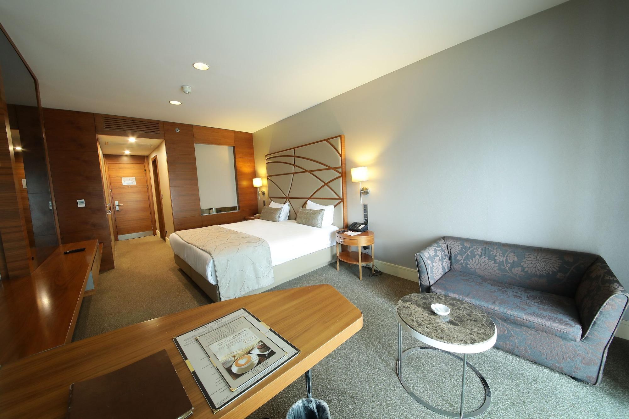 Cevahir Hotel Istanbul Asia Exterior photo A room at the hotel