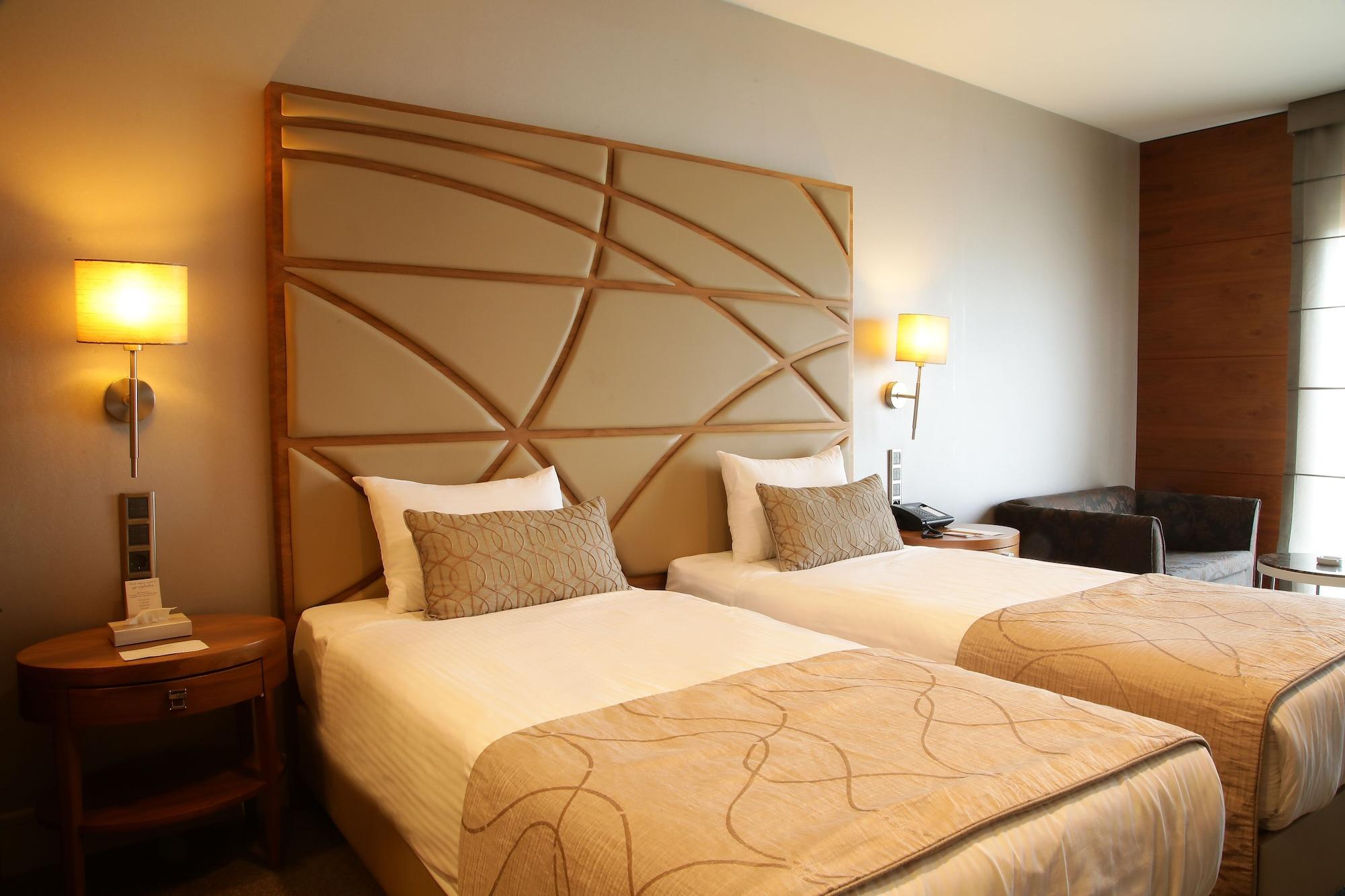 Cevahir Hotel Istanbul Asia Exterior photo A room at the hotel