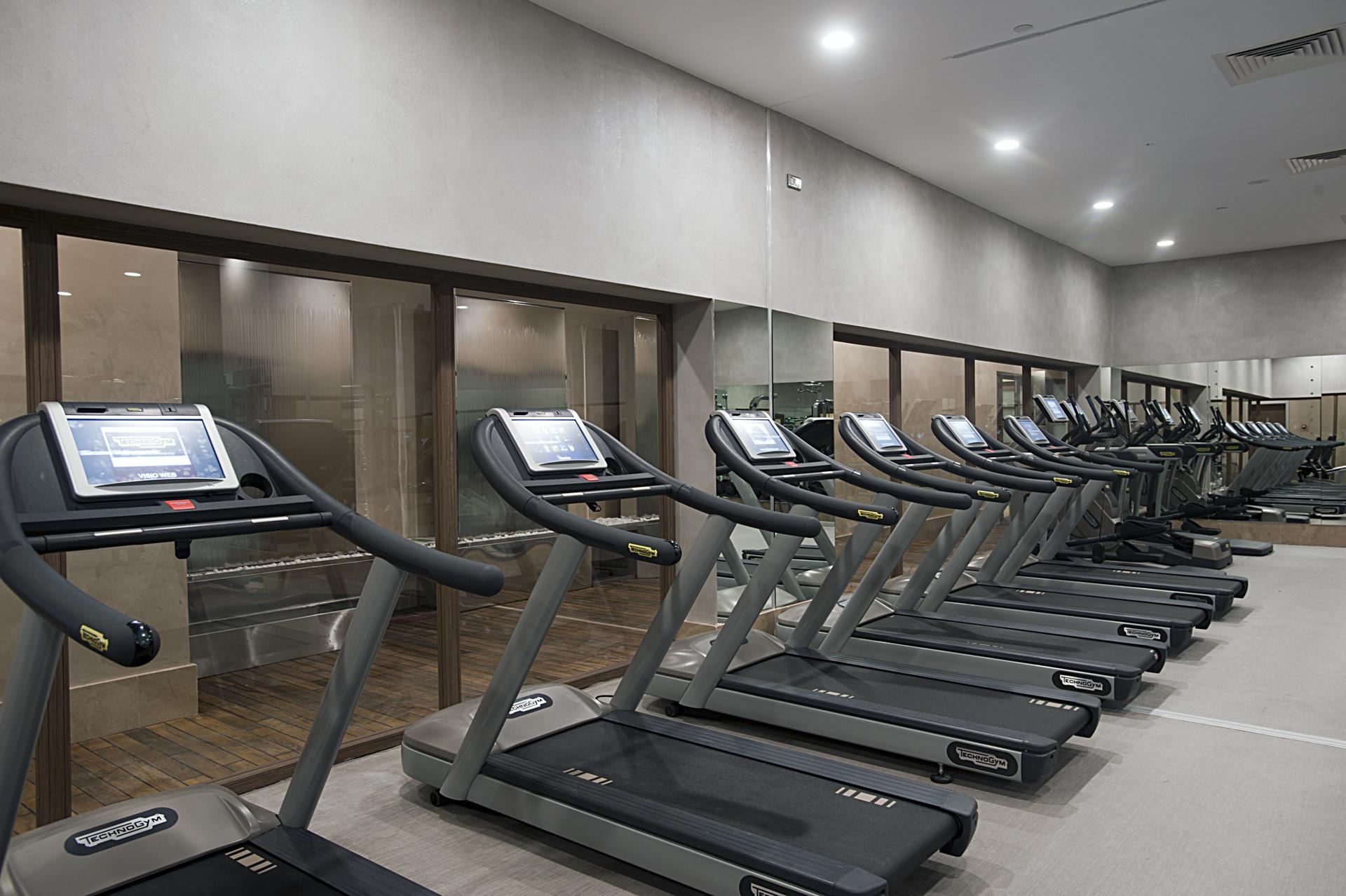 Cevahir Hotel Istanbul Asia Exterior photo Treadmills in a gym