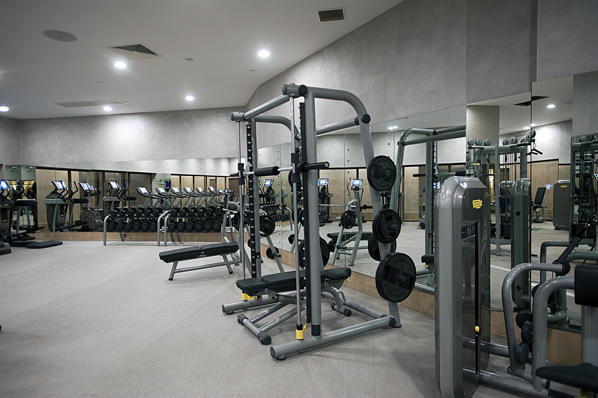 Cevahir Hotel Istanbul Asia Exterior photo A gym in a hotel