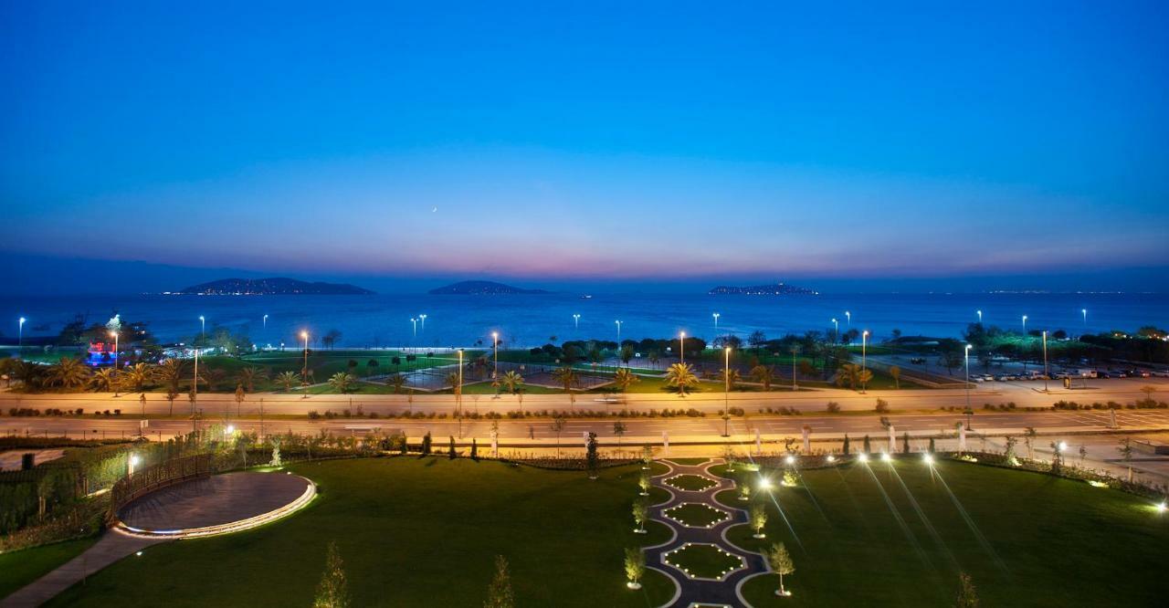 Cevahir Hotel Istanbul Asia Exterior photo View of the park at night