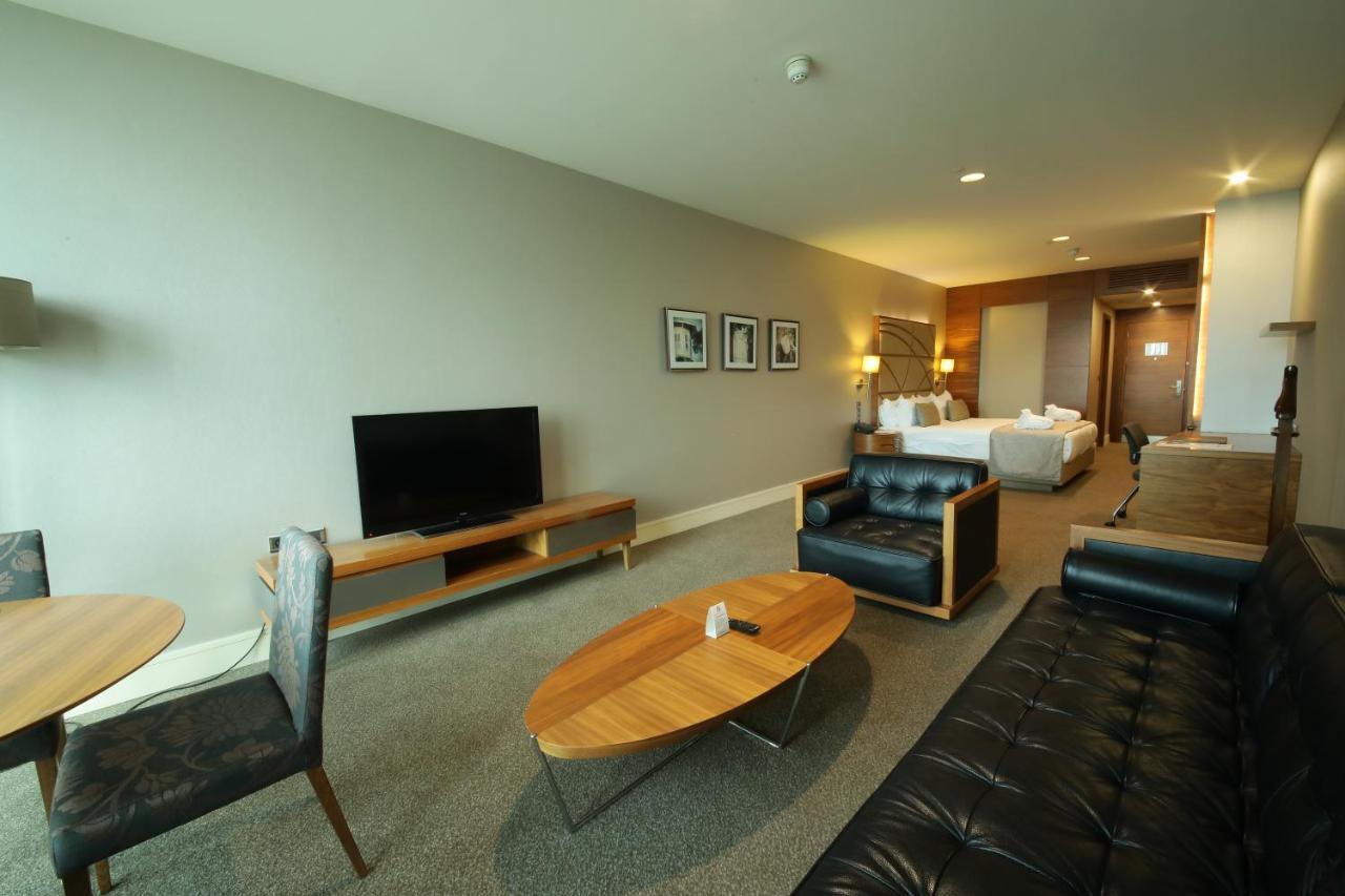 Cevahir Hotel Istanbul Asia Exterior photo A suite at the hotel