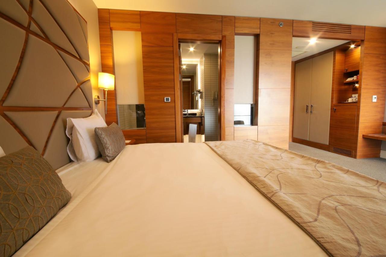 Cevahir Hotel Istanbul Asia Exterior photo A bedroom at the hotel